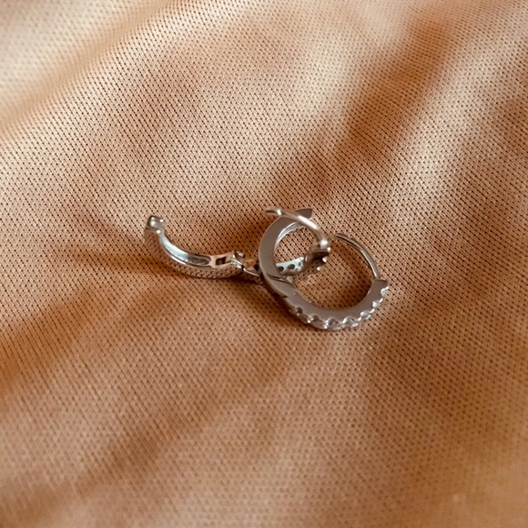 925 Sterling Silver Small Hoop Earrings - Picture 4 of 6